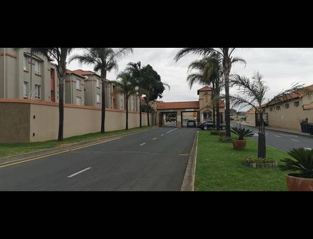 2 BEDROOM TOWNHOUSE FOR SALE IN ORMONDE